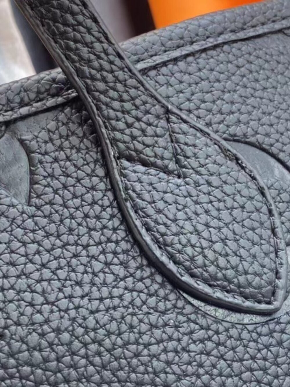 Louis Vuitton Handbags - Picture 6 of 9
